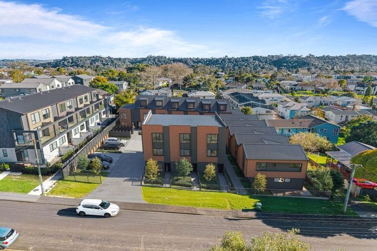 Photo of property in 12 Fairclough Road, Beach Haven, Auckland, 0626