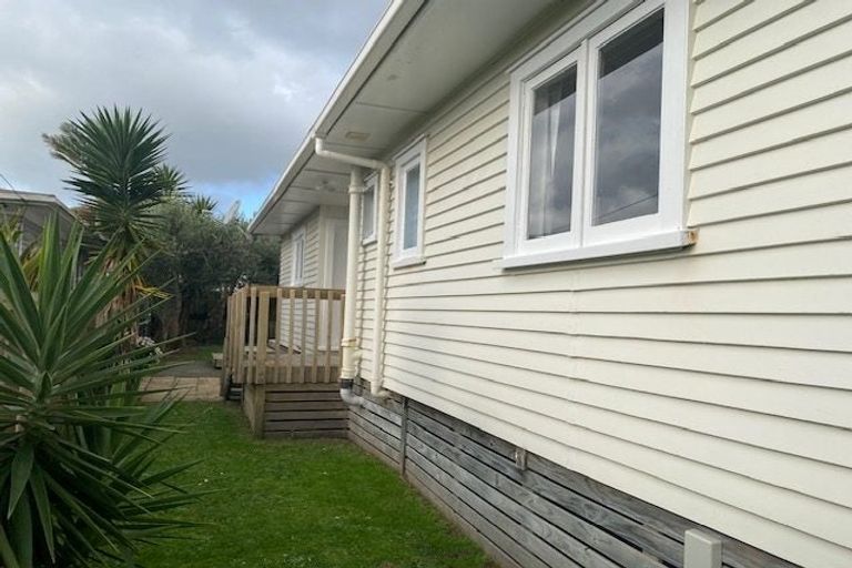 Photo of property in 24 Airdrie Road, Ranui, Auckland, 0612