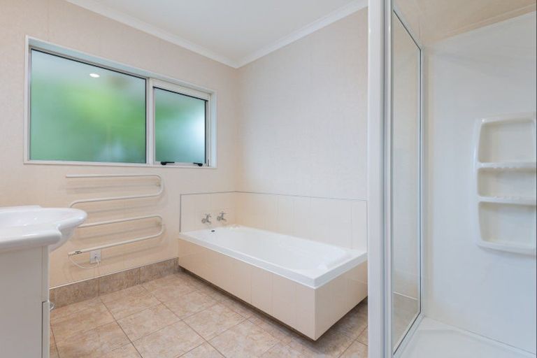 Photo of property in 158 Ruapehu Drive, Fitzherbert, Palmerston North, 4410