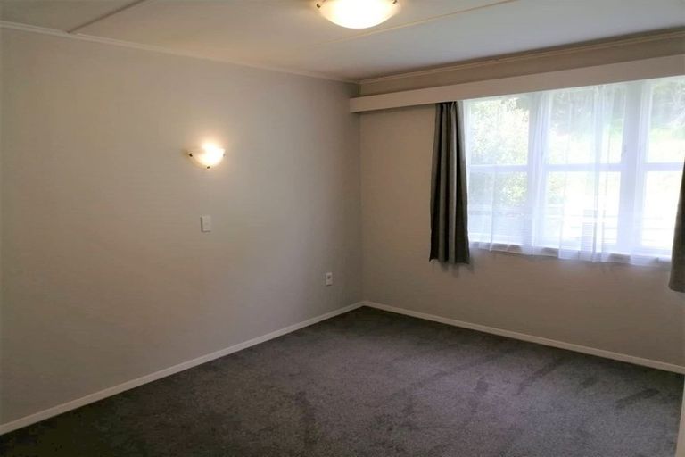 Photo of property in 6 Holborn Drive, Stokes Valley, Lower Hutt, 5019