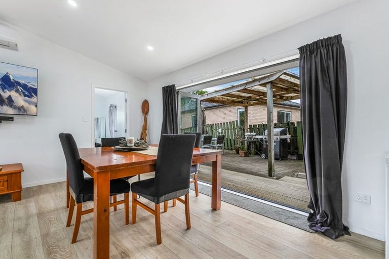 Photo of property in 54 Titoki Street, Te Atatu Peninsula, Auckland, 0610