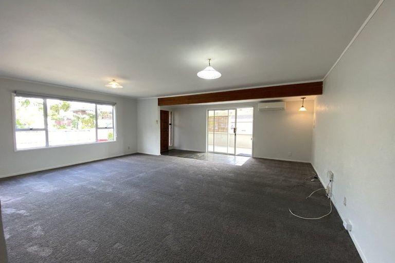 Photo of property in 24 Mirrabooka Avenue, Botany Downs, Auckland, 2010
