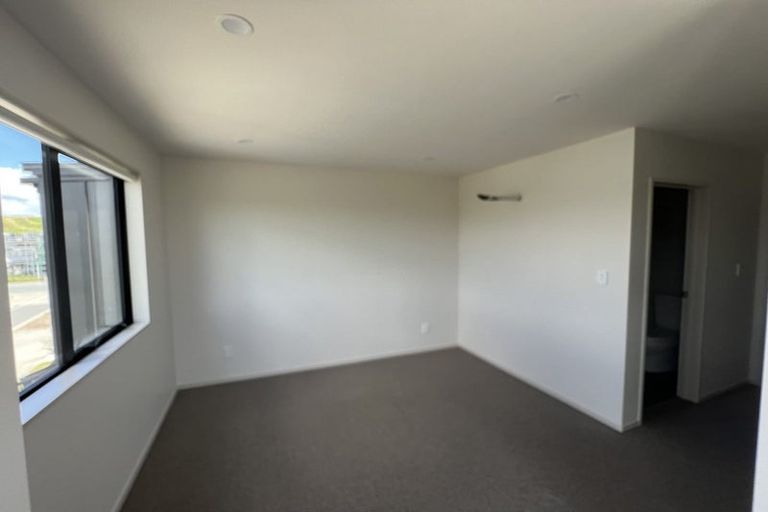 Photo of property in 13 Longshore Drive, Long Bay, Auckland, 0630