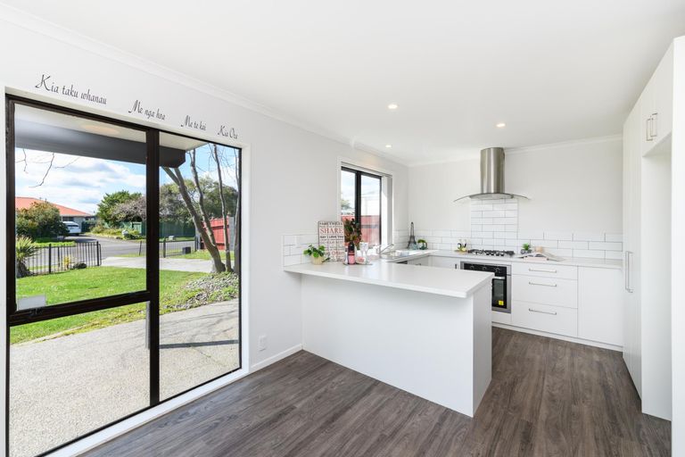Photo of property in 20 Colonial Place, Kelvin Grove, Palmerston North, 4414