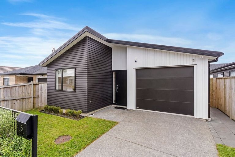 Photo of property in 5 Castlepoint Avenue, Takanini, 2110