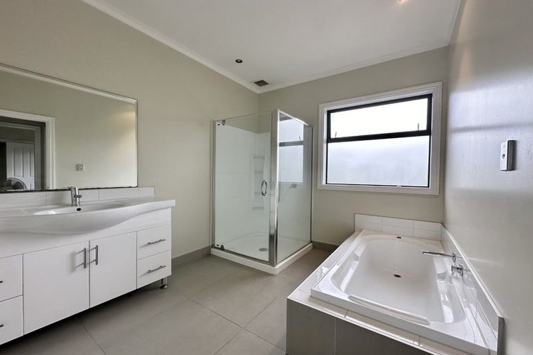 Photo of property in 11 Cottle Heath Close, Manor Park, Lower Hutt, 5019