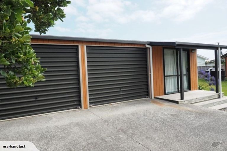 Photo of property in 66 Park Avenue, Waitarere Beach, Levin, 5510