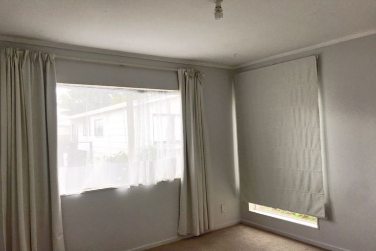 Photo of property in 118b Colwill Road, Massey, Auckland, 0614