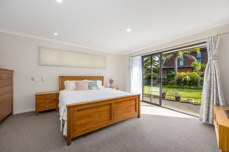 Photo of property in 6 Lough Derg Place, Pinehill, Auckland, 0632