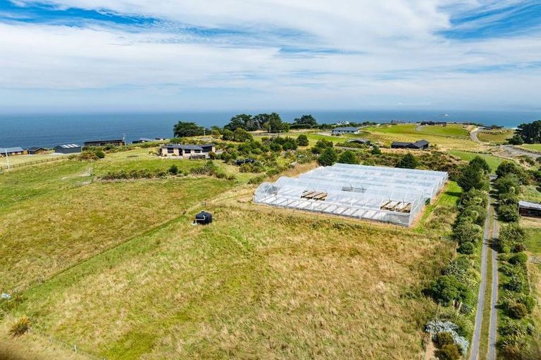 Photo of property in 25 Tunnel Beach Road, Blackhead, Dunedin, 9076