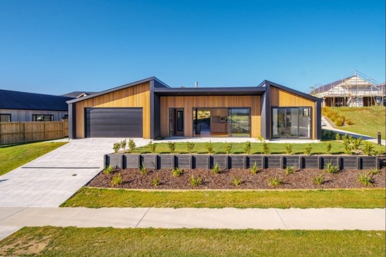 Photo of property in 33 Obelisk Street, Wanaka, 9305