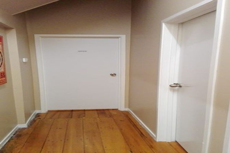 Photo of property in 8 Durham Street, Te Atatu Peninsula, Auckland, 0610