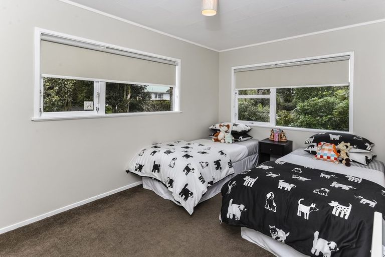 Photo of property in 3 Anchor Place, Beach Haven, Auckland, 0626