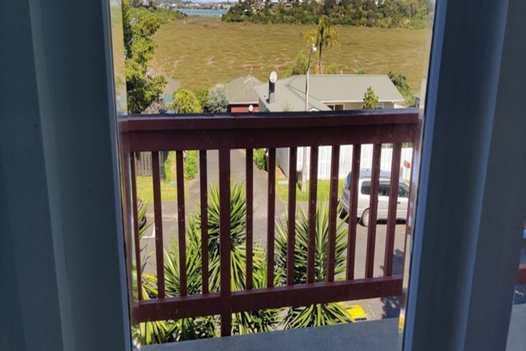 Photo of property in 1/13 St Peters Street, Northcote, Auckland, 0627