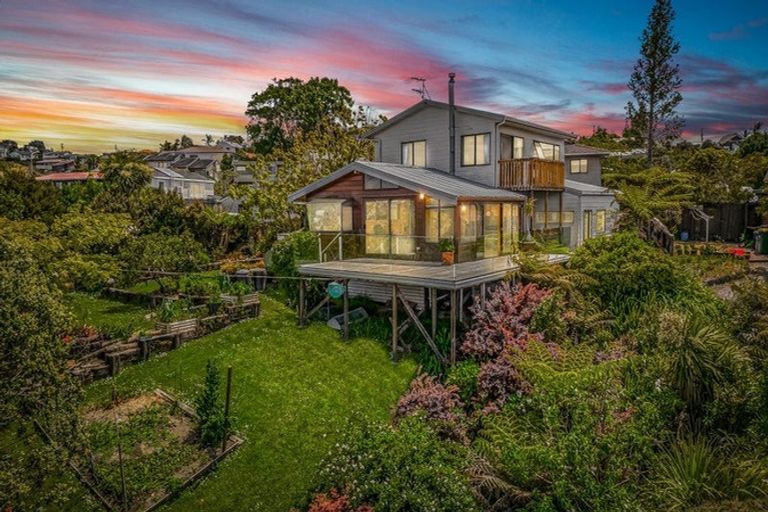 Photo of property in 143 West Harbour Drive, West Harbour, Auckland, 0618