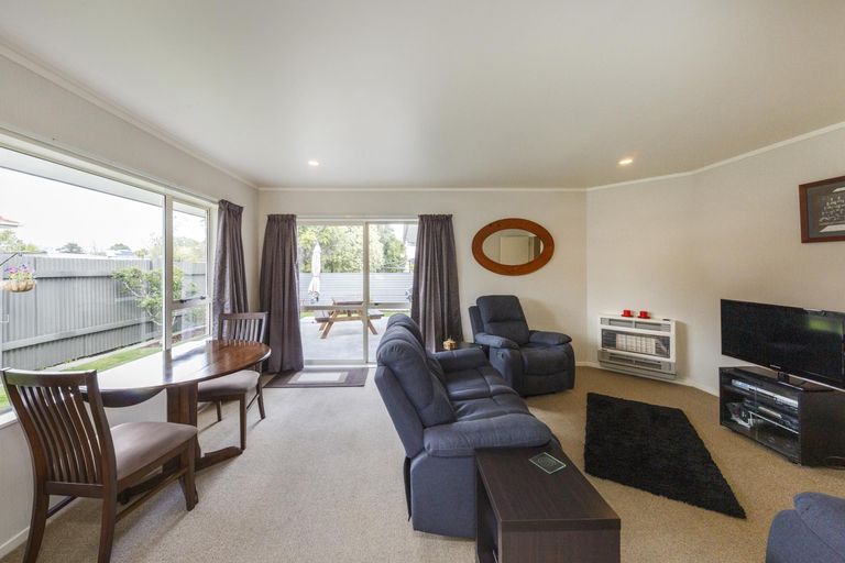Photo of property in 2a Belfast Place, Roslyn, Palmerston North, 4414