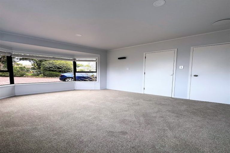 Photo of property in 8 Terrylyn Drive, Hillcrest, Auckland, 0627