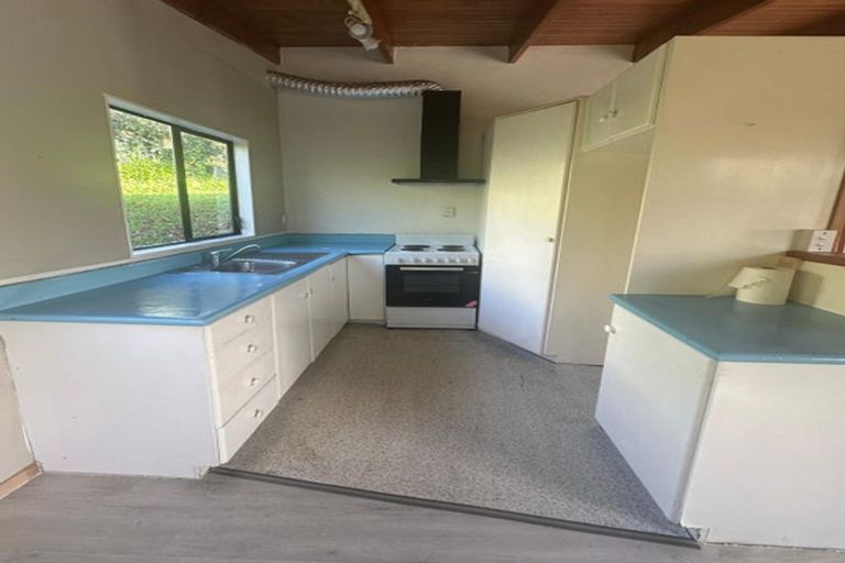Photo of property in 20 Wattle Road, Sunnyvale, Auckland, 0612
