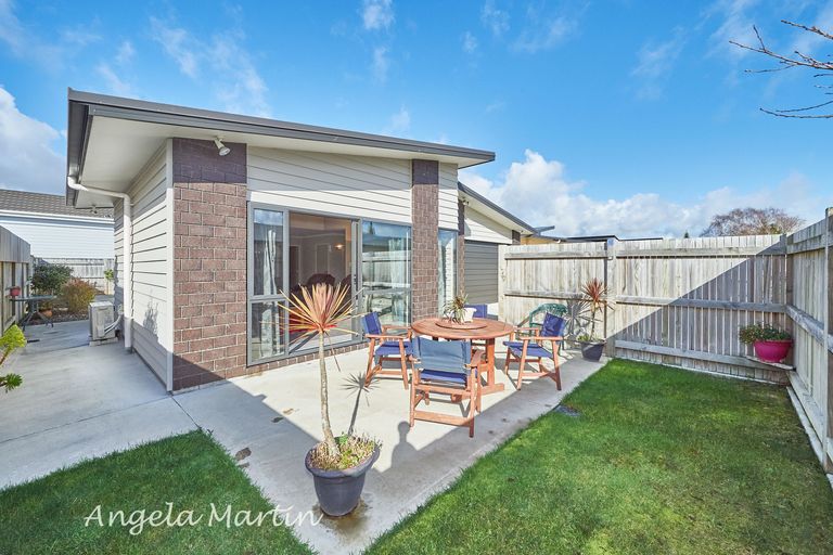 Photo of property in 1 Cullen Court, Palmerston North, 4410