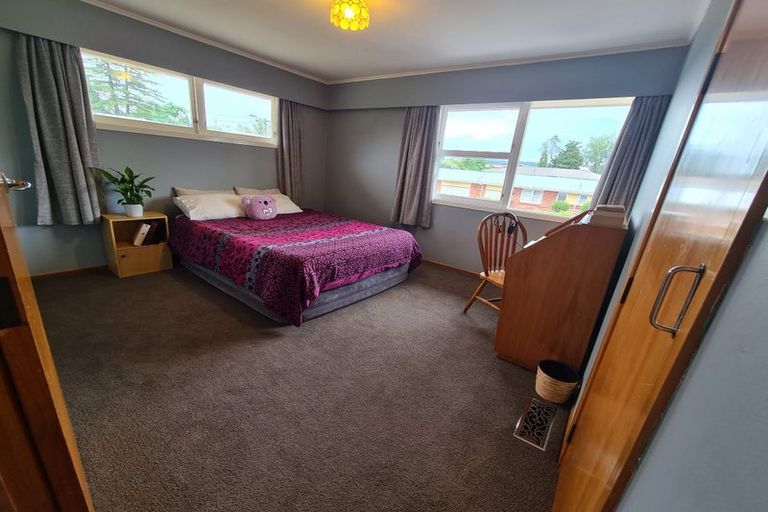 Photo of property in 1/40 Hillcrest Avenue, Hillcrest, Auckland, 0627