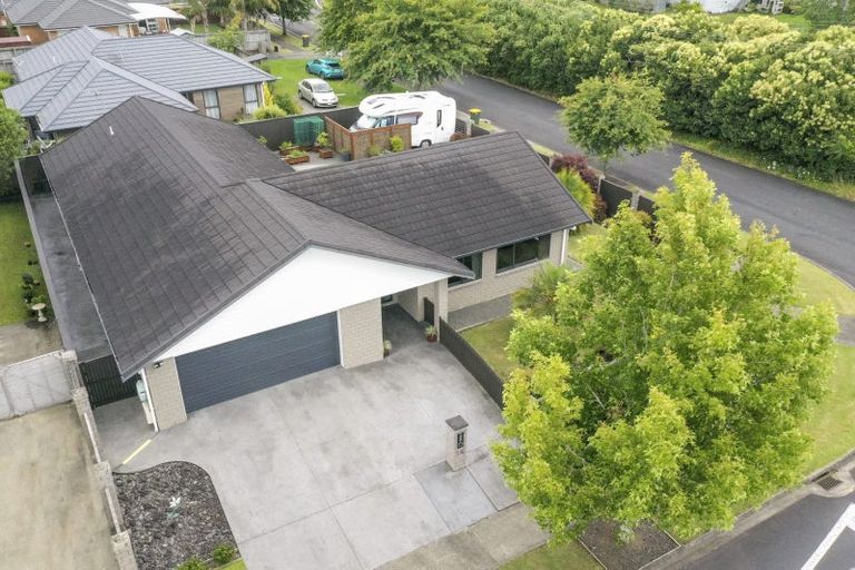 Photo of property in 14 Murray Becroft Avenue, Henderson Valley, Auckland, 0612