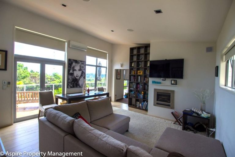 Photo of property in 92 Pemberton Avenue, Bayview, Auckland, 0629
