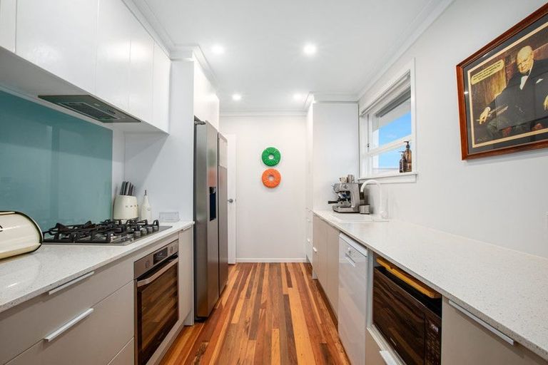 Photo of property in 23 Cara Crescent, Paparangi, Wellington, 6037