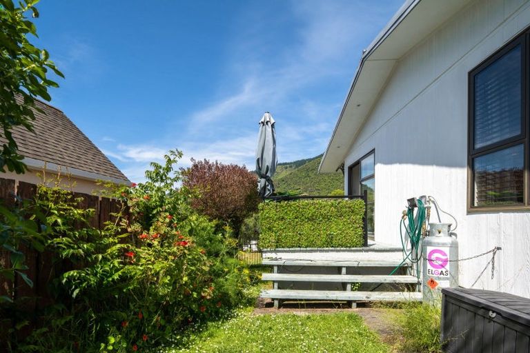 Photo of property in 247a Waikawa Road, Waikawa, Picton, 7220