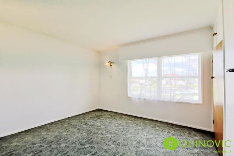 Photo of property in 520 Glenfield Road, Glenfield, Auckland, 0629