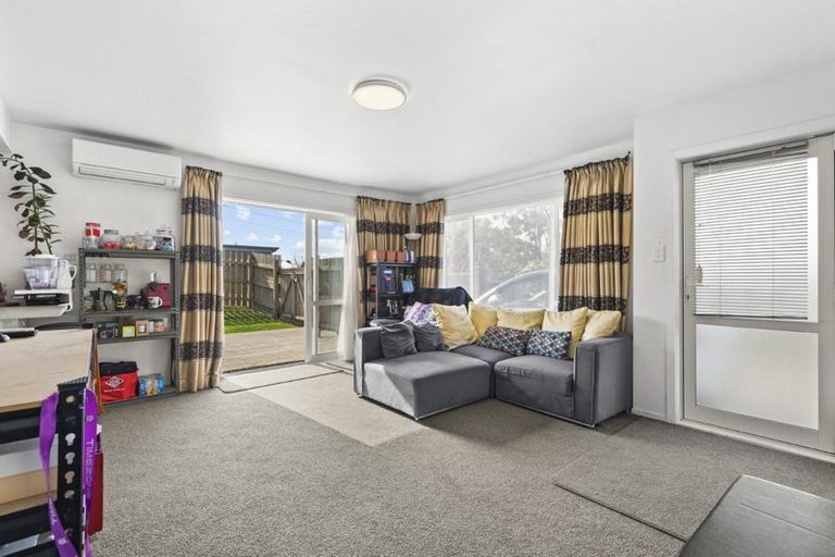 Photo of property in 1/9 Windy Ridge Road, Glenfield, Auckland, 0629