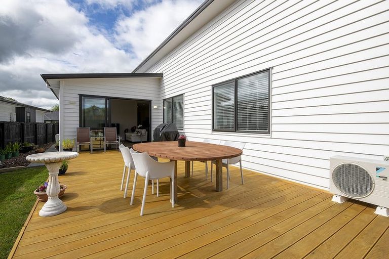 Photo of property in 29 Papa Orchard Drive, Kumeu, 0810