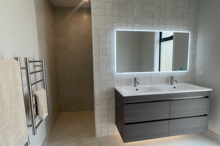 Photo of property in 92 Hugo Shaw Drive, Cambridge, 3434