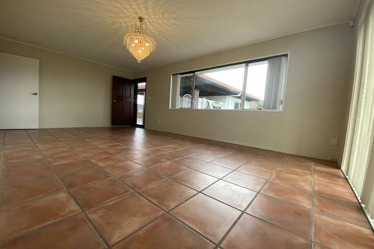 Photo of property in 6 Chichester Drive, Rosehill, Papakura, 2113