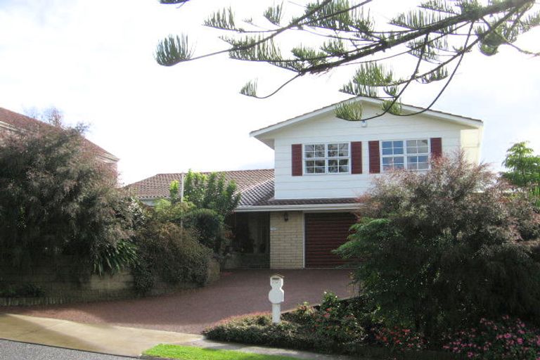 Photo of property in 8 Trident Place, Shelly Park, Auckland, 2014
