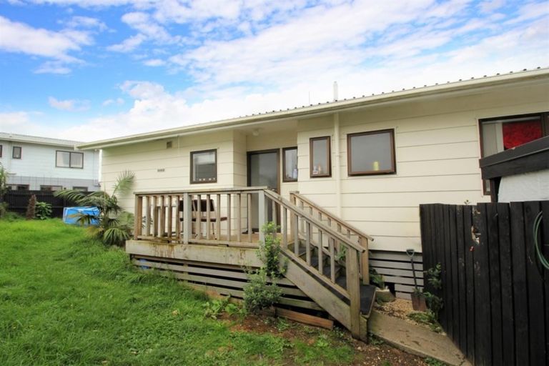 Photo of property in 2/38 Maplesden Drive, Clendon Park, Auckland, 2103