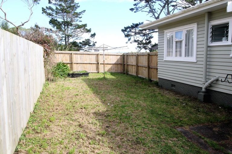 Photo of property in 519a East Coast Road, Murrays Bay, Auckland, 0630