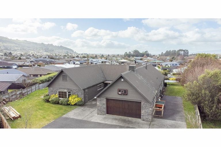 Photo of property in 48 Hamon Place, Pukehangi, Rotorua, 3015