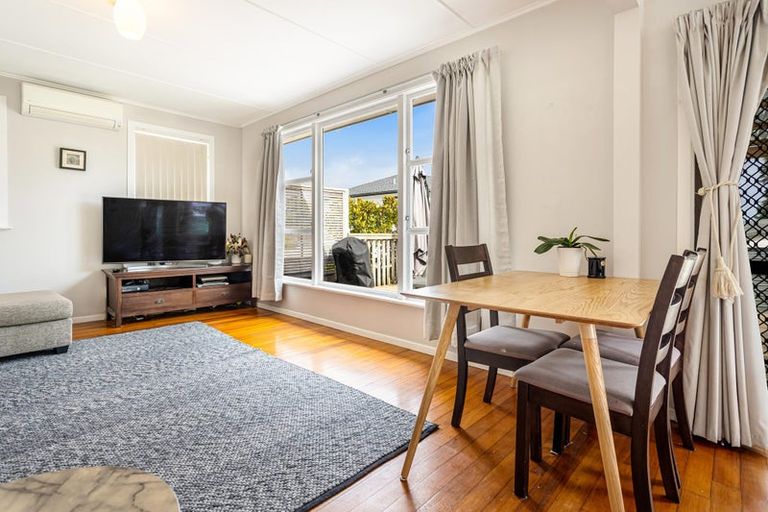 Photo of property in 14 Thomas Avenue, Te Atatu Peninsula, Auckland, 0610