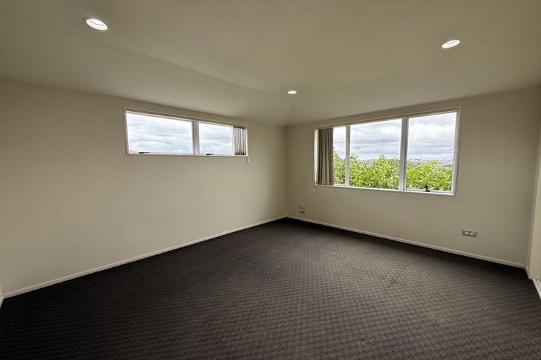 Photo of property in 18 Harrowglen Drive, Northcross, Auckland, 0632