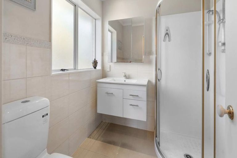 Photo of property in 18 Amberwood Drive, Northpark, Auckland, 2013