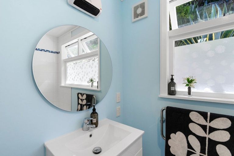 Photo of property in 71 Muritai Road, Eastbourne, Lower Hutt, 5013