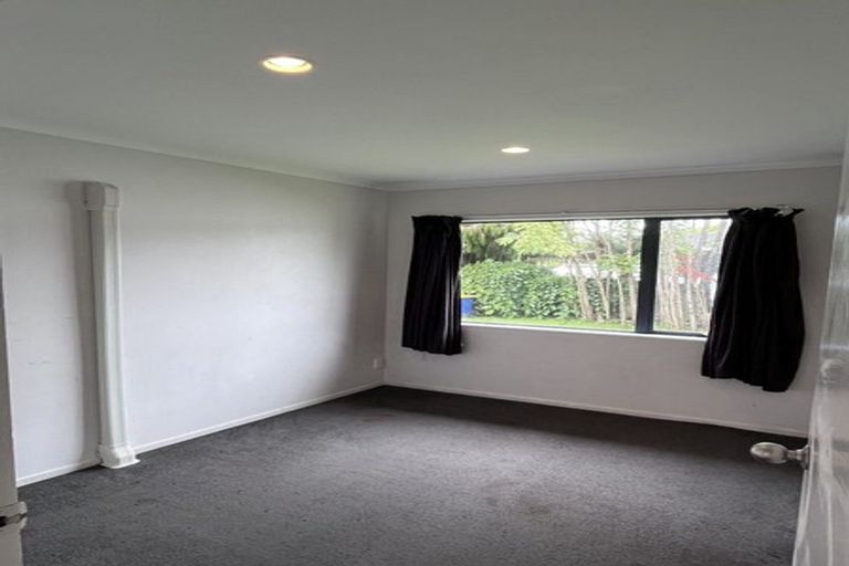 Photo of property in 36 Serwayne Place, Sunnyvale, Auckland, 0612