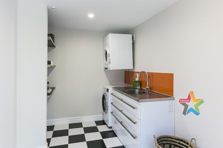 Photo of property in 60 Stanley Street, Berhampore, Wellington, 6023