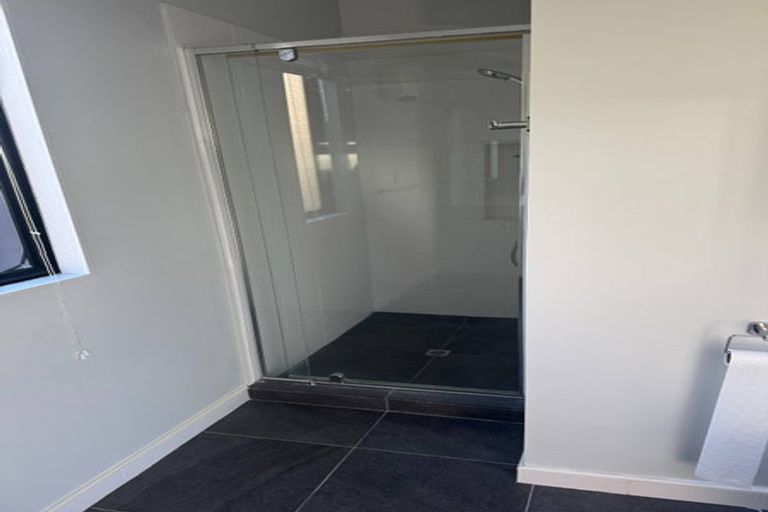 Photo of property in 2/7 Calypso Place, Rothesay Bay, Auckland, 0630