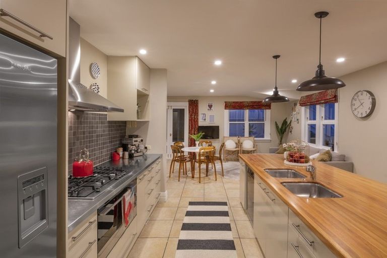 Photo of property in 33 Ferry Street, Seatoun, Wellington, 6022