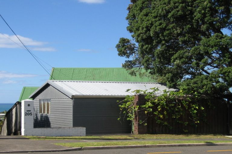 Photo of property in 2/203 East Coast Road, Castor Bay, Auckland, 0620