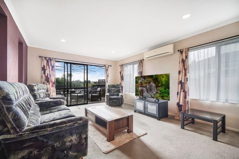 Photo of property in 33 Fergy Crescent, Wattle Downs, Auckland, 2103