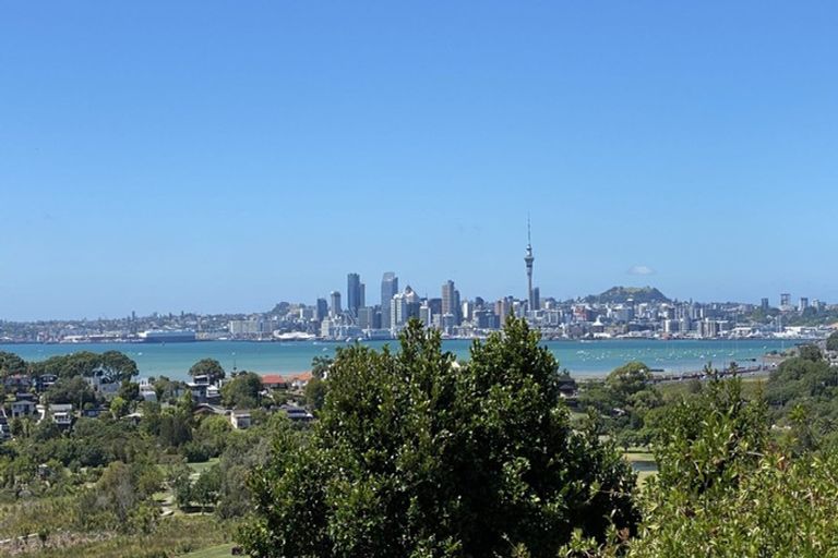 Photo of property in 57 Exmouth Road, Northcote, Auckland, 0627