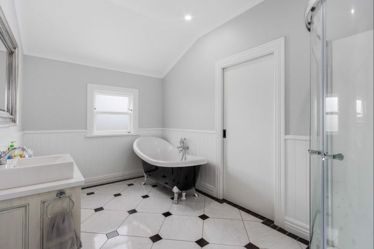 Photo of property in 11 Colenso Avenue, Hospital Hill, Napier, 4110