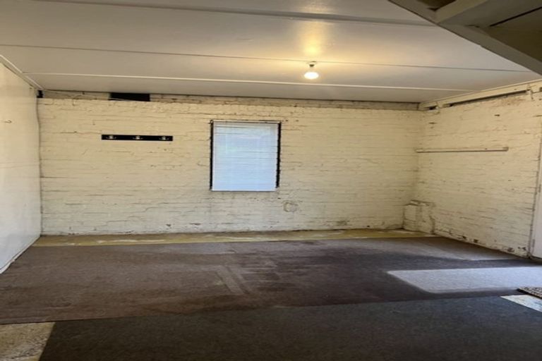 Photo of property in 83 Pupuke Road, Northcote, Auckland, 0627